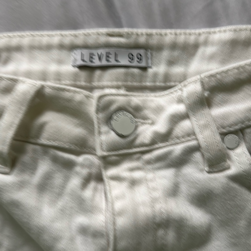 Level 99 white jean shorts size 27